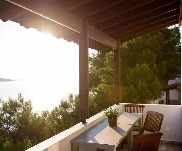 アパート Mouselis