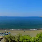 Mouselis شقة