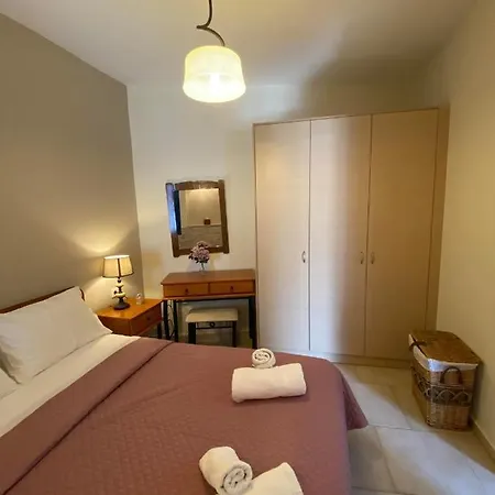 Apartament Mouselis *